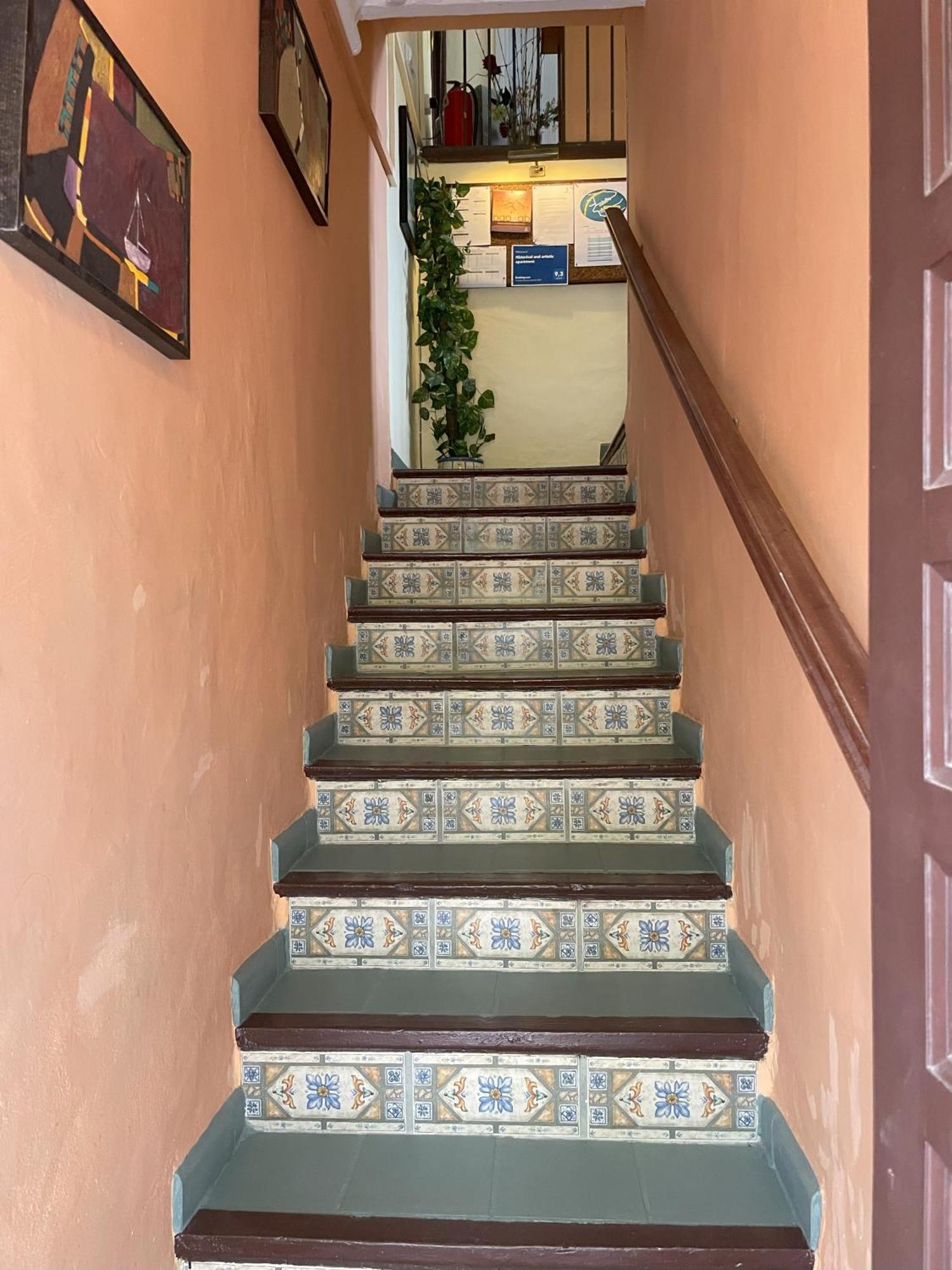 Artistic And Spacious Appartamento Alora