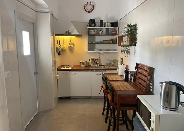 Artistic And Spacious Apartment